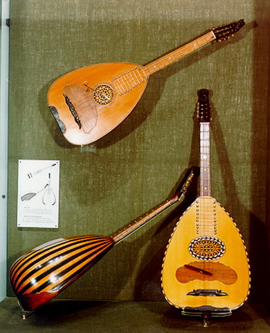 Museum of Popular Instruments - Research Centre for Ethnomusicology  - Chordophones - The permanent exhibition is spread over three floors and divided into four sections. Here Chordophones (first floor): Tambourades, laghouta (long-necked lutes)
outia (short-necked lutes), quitars , mandolins, dulcimers etc